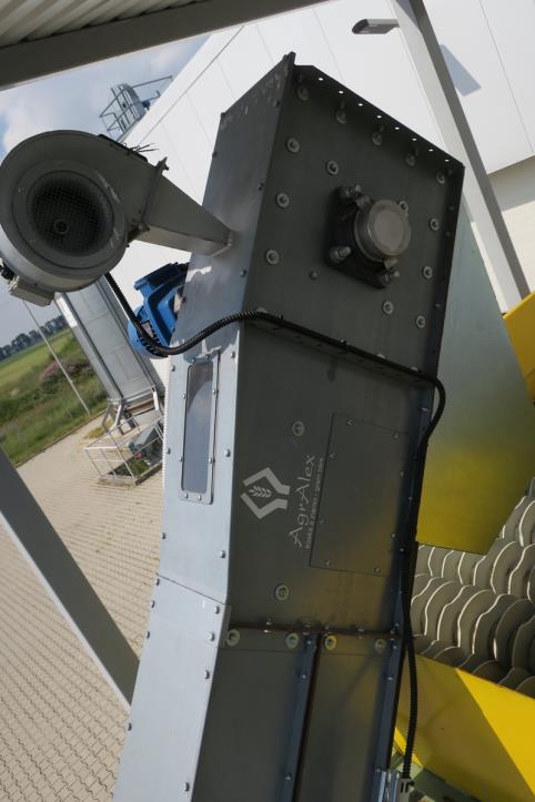 Machines from the biofuel production plant<br>
-8